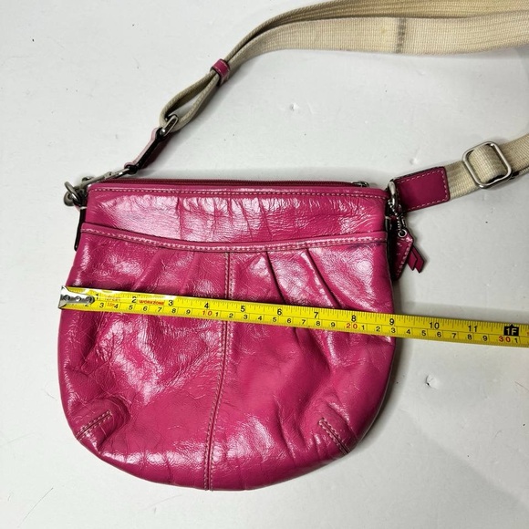 COACH Pink Patent Leather SOHO Swing Pack Purse Crossbody -very good condition - Picture 8 of 9